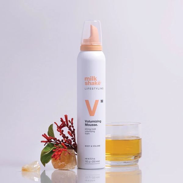 Мус для укладання milk shake Lifestyling Volumizing Mousse для об'єму та термозахисту тонкого волосся 200 мл 8032274190493 фото