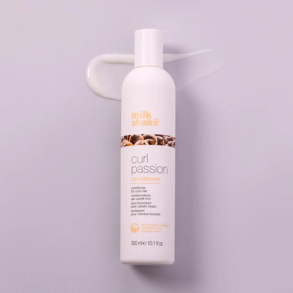 Кондиціонер для кучерявого волосся milk shake curl passion conditioner легке розчісування та пружність 300 мл 8032274104483 фото