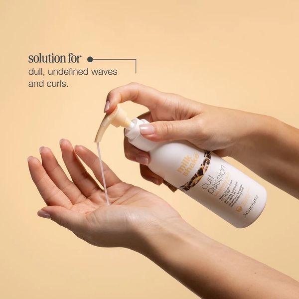 Флюид milk shake Curl Passion Enhancing Fluid для блеска и выразительности локонов при сушке феном 200 мл 8032274179900 фото