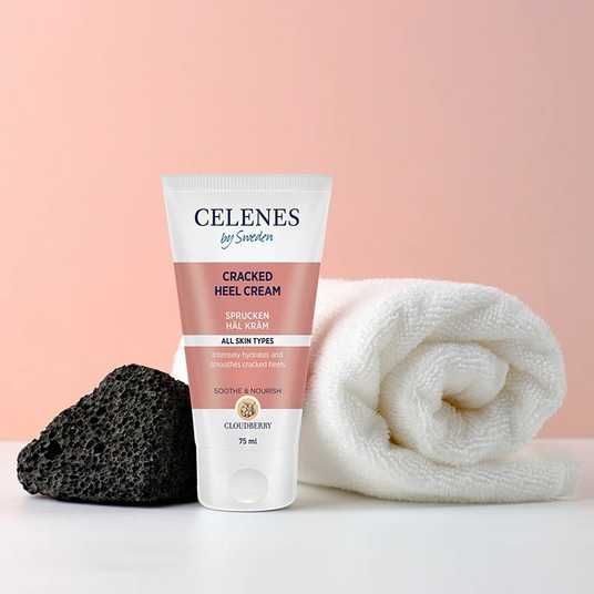 Восстанавливающий крем для ног Celenes Cloudberry Cracked Heel