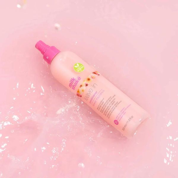 Незмивний кондиціонер-спрей milk shake Leave-In Conditioner Flower для зволоження та блиску фарбованого волосся 350 мл 8032274171140 фото