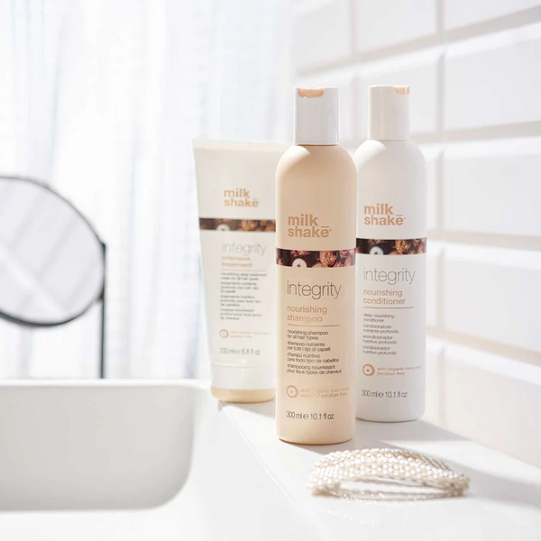 Живильний шампунь для всіх типів волосся milk_shake Integrity Nourishing Shampoo 300 мл 8032274106159 фото