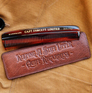 Расческа для волос с мелкими зубцами в кожаном чехле Capitan Fawcett Hair comb with Leather Sleeve Sale F7013 фото